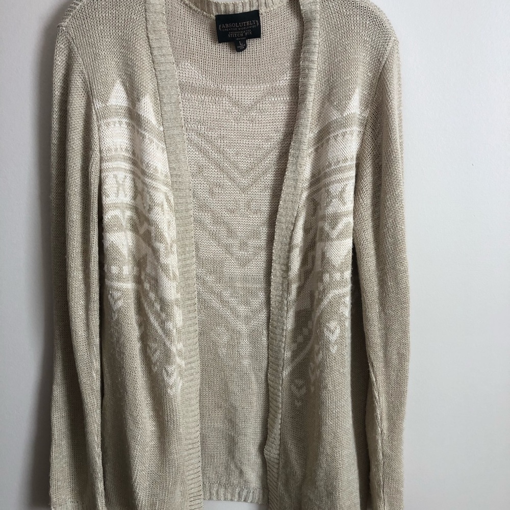 Patterned cream cardigan.